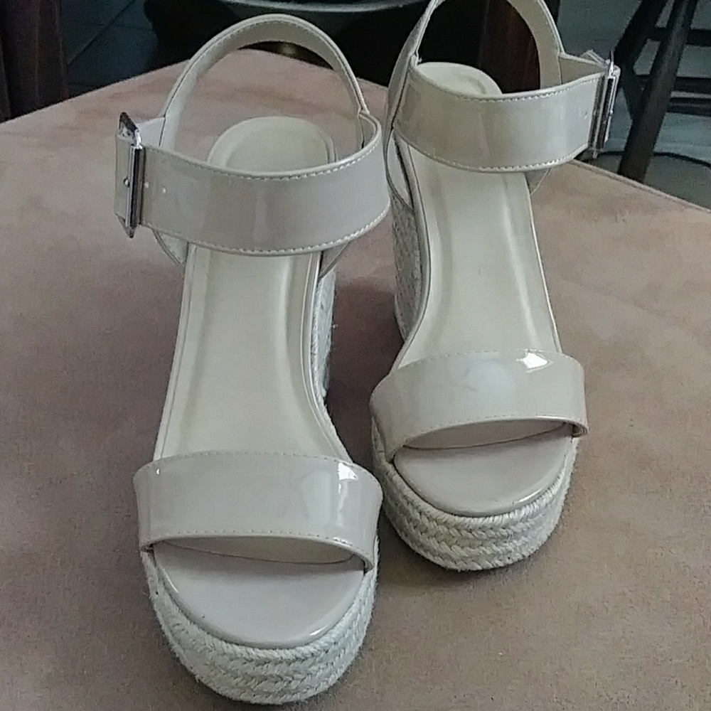 Nude colored heels - Picture 3 of 4